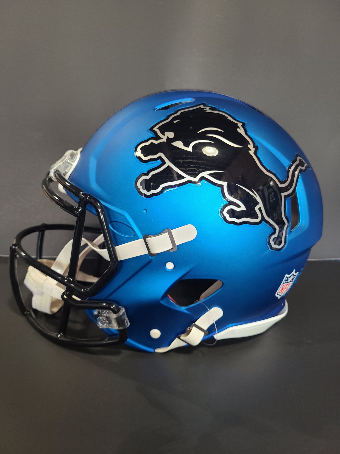 Detroit Lions Aidan Hutchinson Authentic Helmet Beckett Authenticated Signature