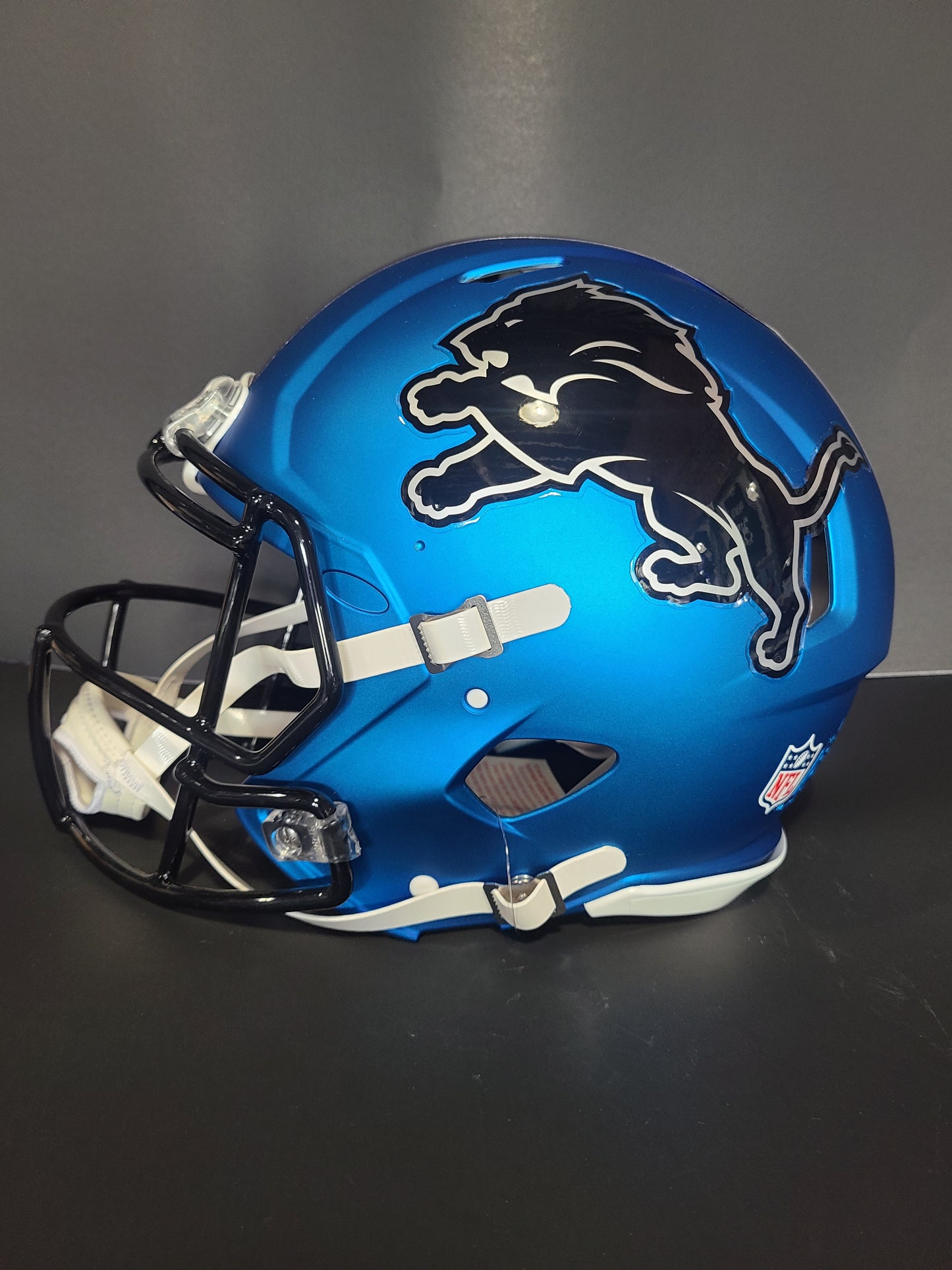Detroit Lions David Montgomery Authentic Helmet Beckett Authenticated Signature
